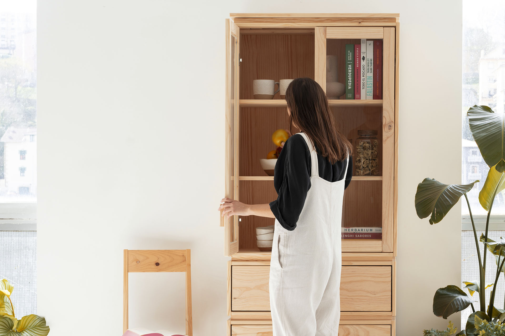Imagen de ambiente 5 para:Vitrina modular de madera de pino
