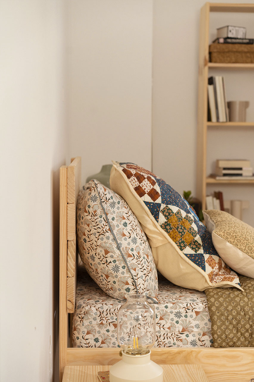 Imagen de ambiente 4 para:Cama individual de madera maciza con caj&oacute;n