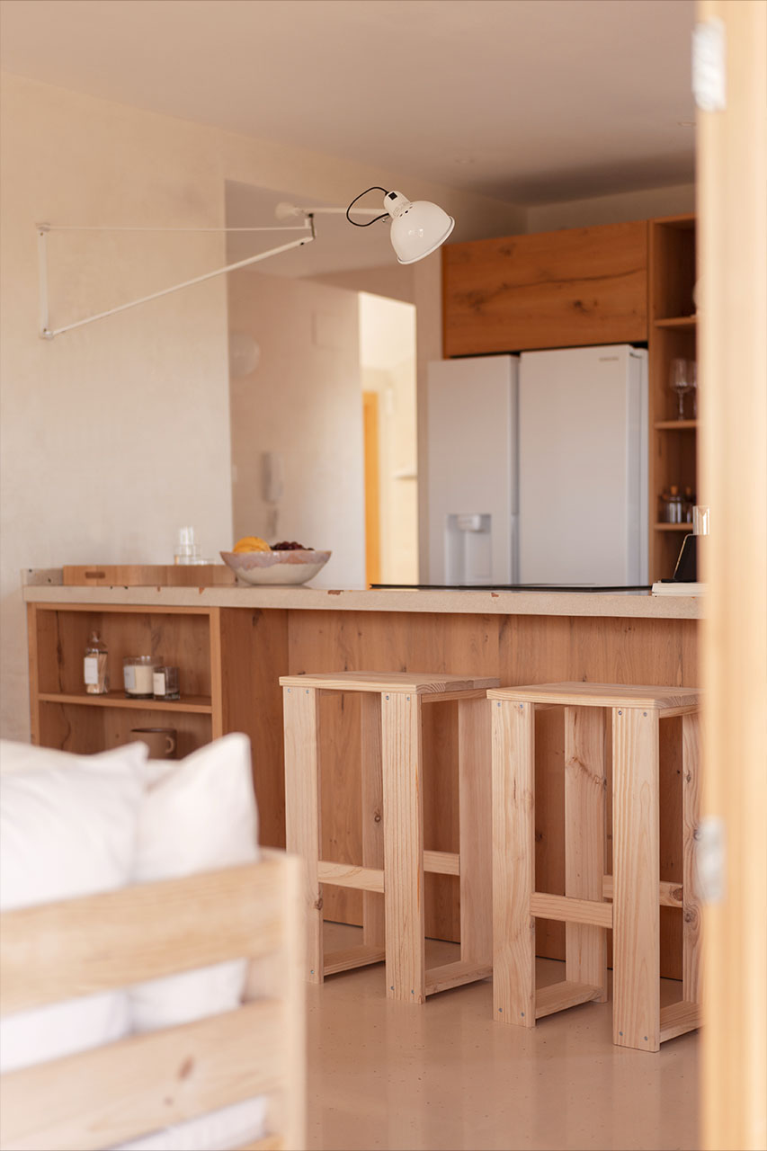 Imagen de ambiente 4 para:Taburete alto de madera maciza