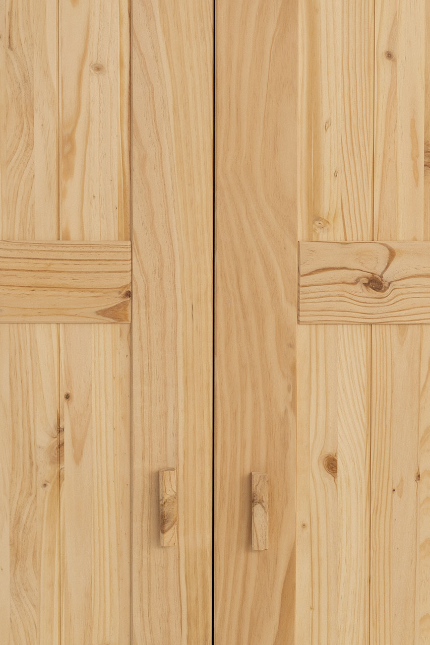 Imagen de ambiente 7 para:Armario de madera con colgador