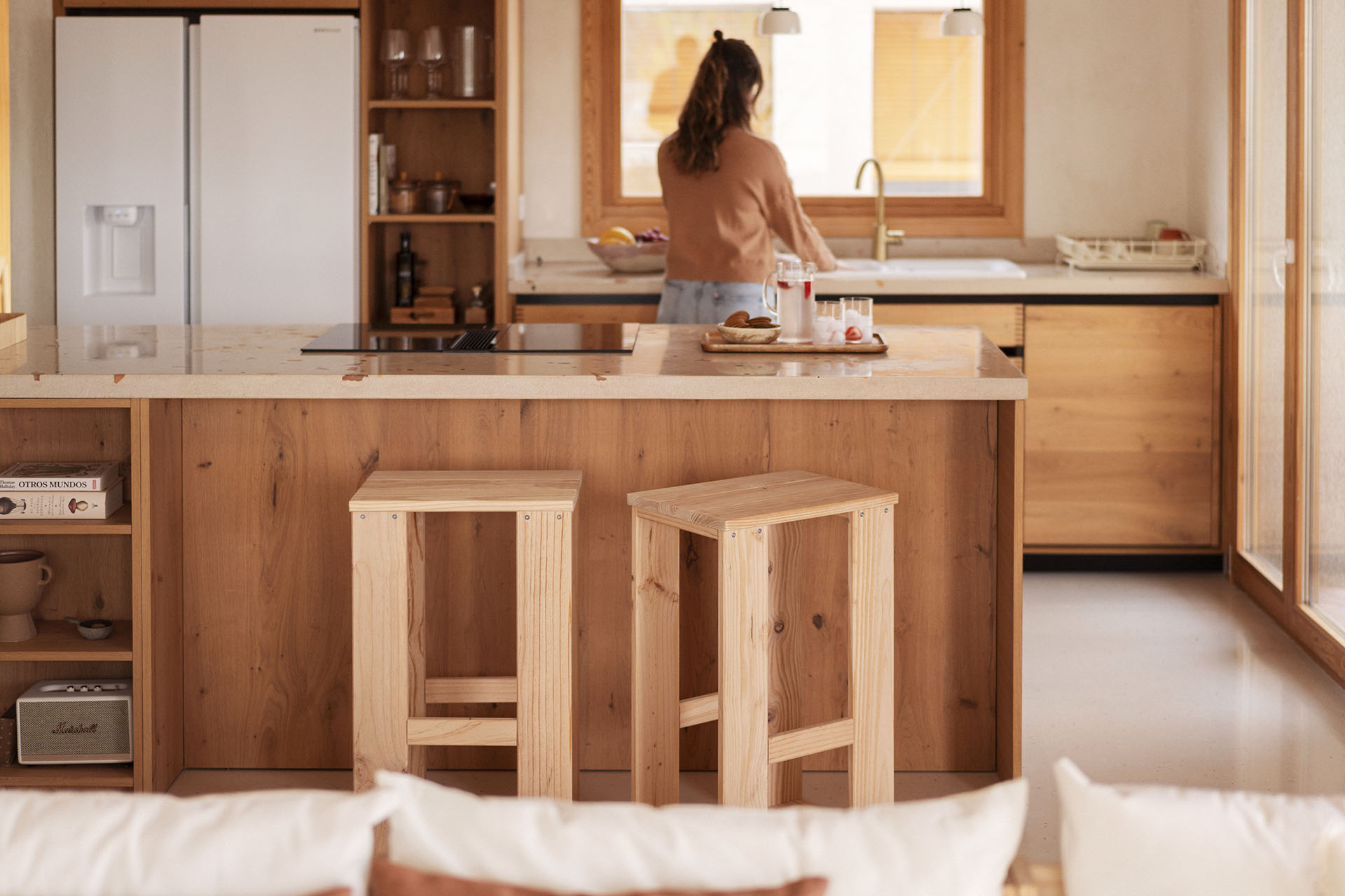 Imagen de ambiente 6 para:Taburete de madera natural barato