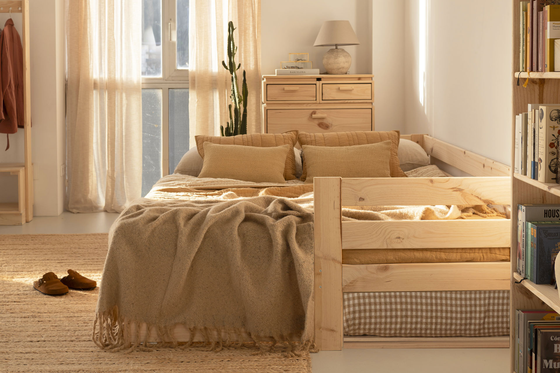 Imagen de ambiente 9 para:Sof&aacute; cama de madera